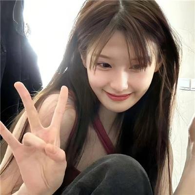 红唇海报